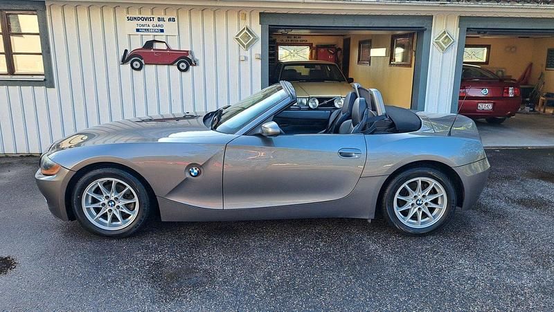 Grå Begagnad 2004 BMW Z4 Cab | 119 000 kr (Bra pris) - Bild 1/4