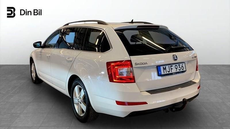 Begagnad Skoda Octavia Ambition 110 HK (80 kW) 2016 Vit Halvkombi