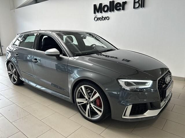 Grå Begagnad 2017 Audi RS3 Sportback Halvkombi | 429 900 kr (Bra pris) - Bild 1/4