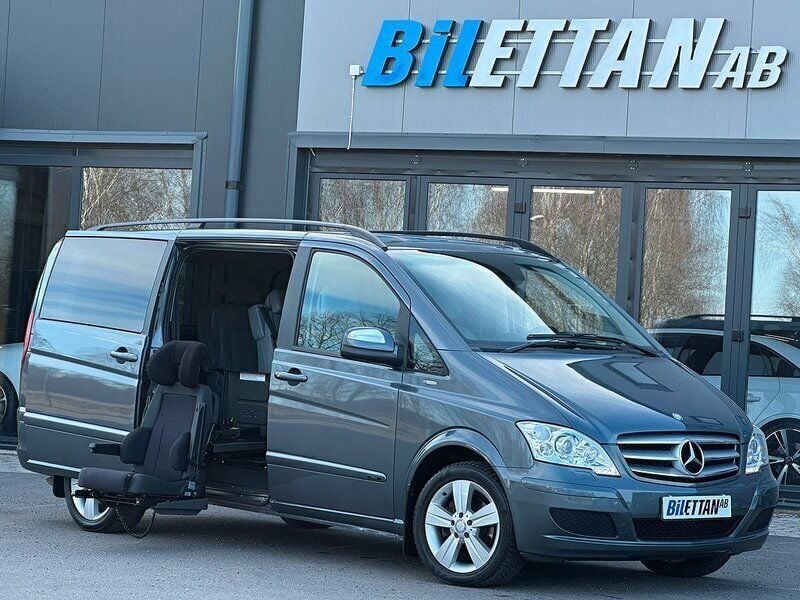 Grå Begagnad 2012 Mercedes Viano Minibuss | 239 900 kr (Lite dyr) - Bild 1/4