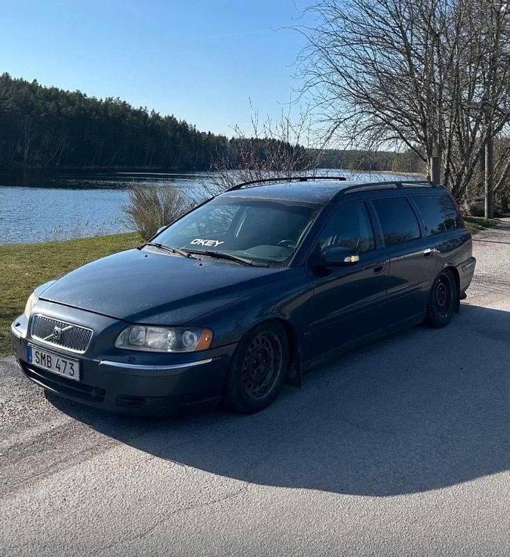 Blå Begagnad 2007 Volvo V70 Kombi | 15 000 kr (Bra pris) - Bild 1/4