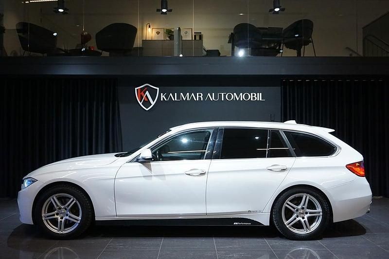 Begagnad BMW 320 Luxury Line 184 HK (135 kW) 2014 Vit Kombi