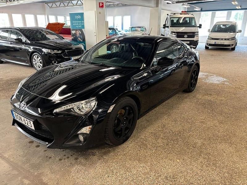 Svart Begagnad 2012 Toyota GT86 GT Sportkupé | 199 000 kr - Bild 1/4