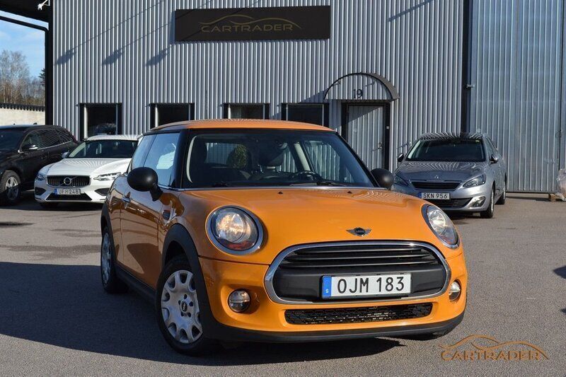 Orange Begagnad 2017 Mini Cooper Salt Halvkombi | 79 900 kr (Marknadspris) - Bild 1/4