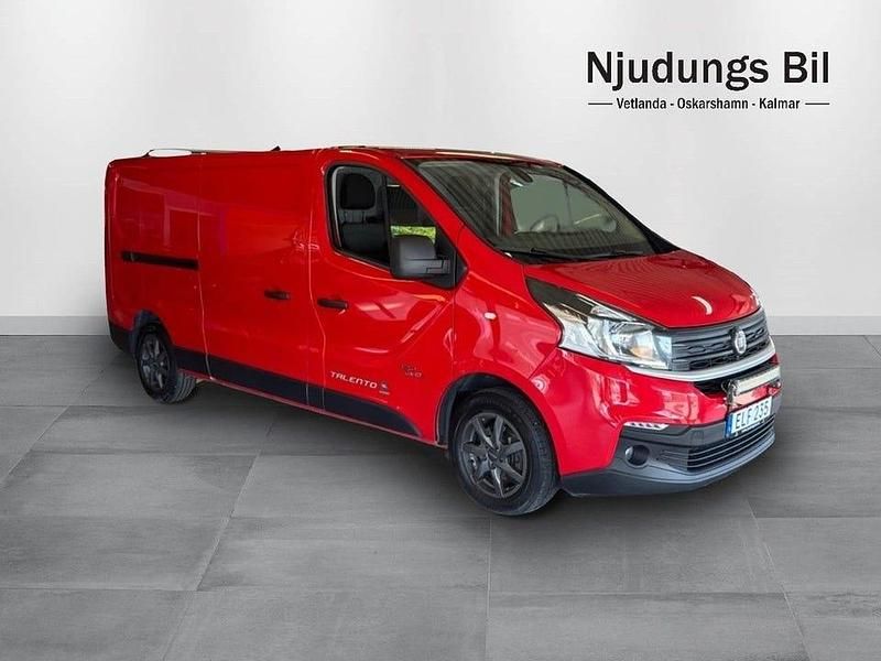 Begagnad Fiat Talento 120 HK (88 kW) 2016 Röd Minibuss