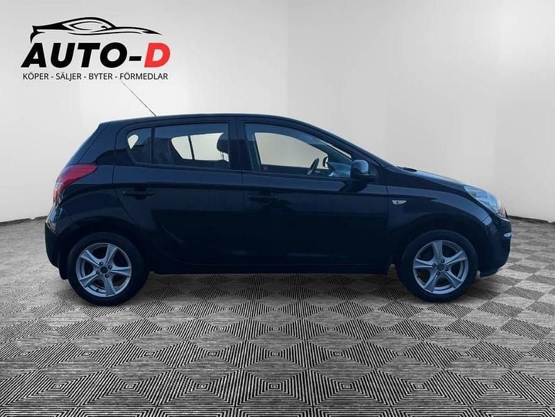 Begagnad Hyundai i20 Select 101 HK (74 kW) 2010 Svart Halvkombi