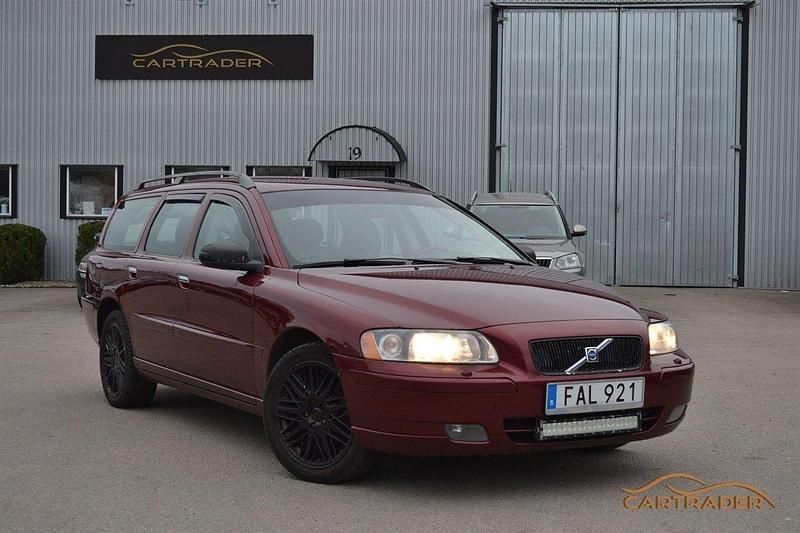 Röd Begagnad 2007 Volvo V70 Standard Kombi | 32 900 kr (Marknadspris) - Bild 1/4