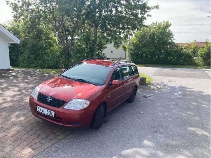 Röd Begagnad 2003 Toyota Corolla Kombi | 35 000 kr (Marknadspris) - Bild 1/3