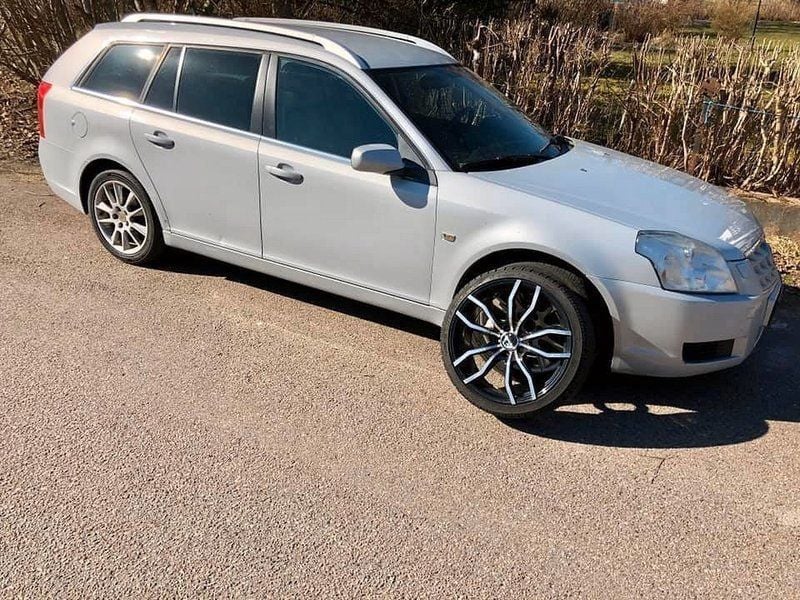 Begagnad Cadillac BLS 179 HK (131 kW) 2008 Silver Kombi
