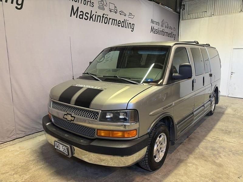 Begagnad Chevrolet Express 290 HK (213 kW) 2004 Silver Kombi