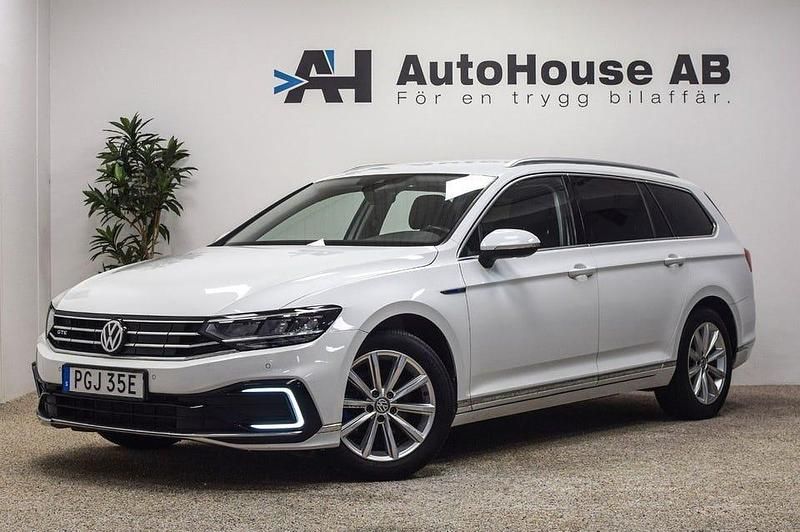 Vit Begagnad 2019 VW Passat GTE Kombi | 219 000 kr (Marknadspris) - Bild 1/4