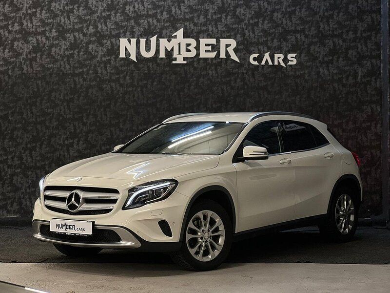 Vit Begagnad 2015 Mercedes GLA220 SUV | 179 900 kr (Marknadspris) - Bild 1/4