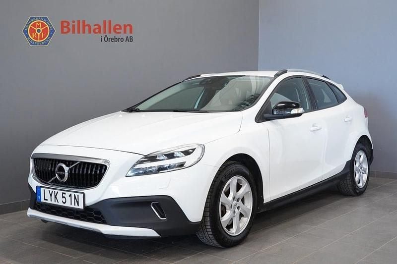 Begagnad Volvo V40 CC 150 HK (110 kW) 2019 Vit Kombi