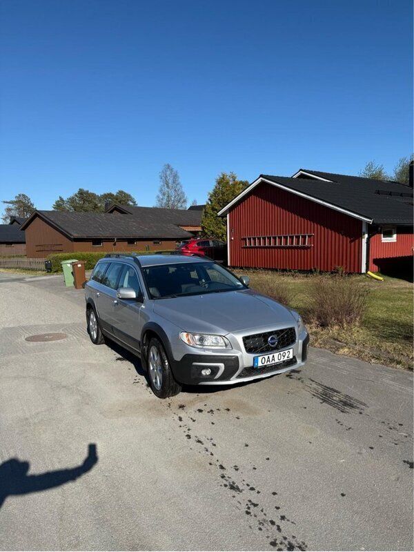 Silver Begagnad 2016 Volvo XC70 Standard SUV | 229 000 kr (Marknadspris) - Bild 1/4