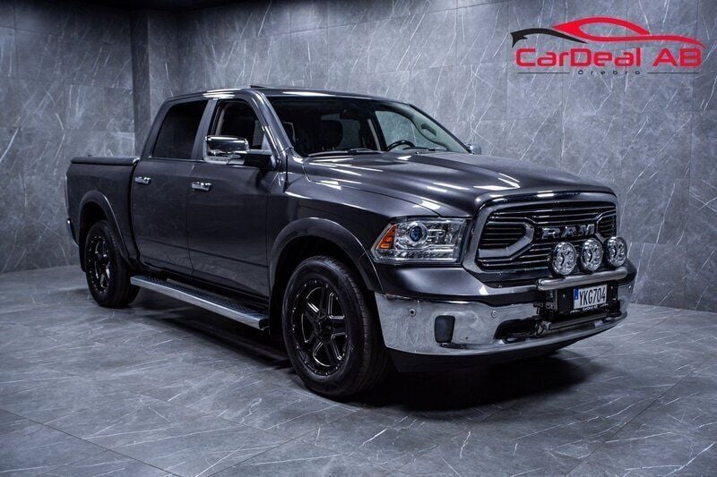 Mörkgrå (grå) Begagnad 2017 Dodge Ram Pickup | 339 800 kr (Marknadspris) - Bild 1/4