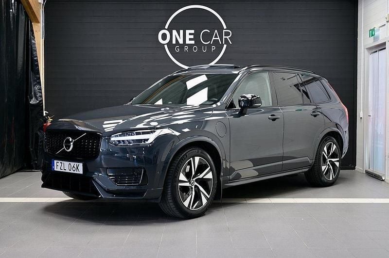 Grå Begagnad 2021 Volvo XC90 R-Design SUV | 648 900 kr (Marknadspris) - Bild 1/4