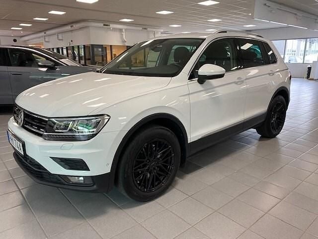 Vit Begagnad 2020 VW Tiguan Comfortline SUV | 279 900 kr (Marknadspris) - Bild 1/4