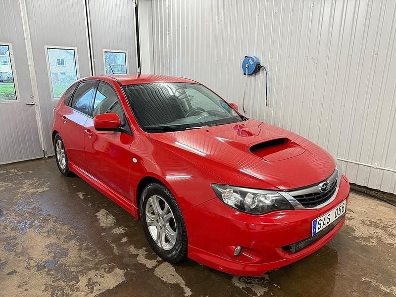 Röd Begagnad 2008 Subaru Impreza Active Halvkombi | 63 000 kr (Marknadspris) - Bild 1/4