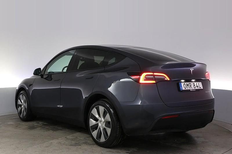 Begagnad Tesla Model Y Long Range AWD 378 kW (514 HK) 2022 Grå SUV