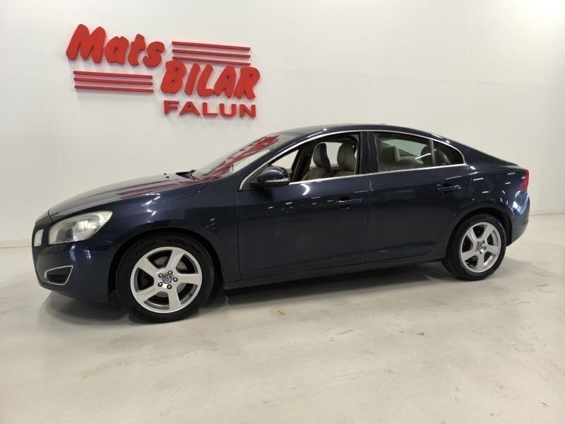 Blå Begagnad 2010 Volvo S60 Summum Sedan | 99 900 kr (Marknadspris) - Bild 1/4