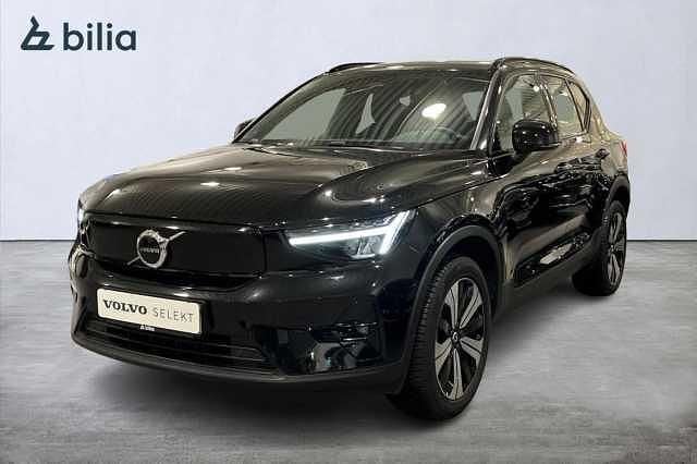 Svart Begagnad 2022 Volvo XC40 Core SUV | 339 900 kr (Superpris) - Bild 1/3