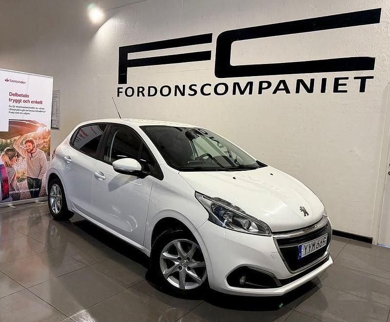 Vit Begagnad 2017 Peugeot 208 Halvkombi | 84 900 kr (Marknadspris) - Bild 1/4