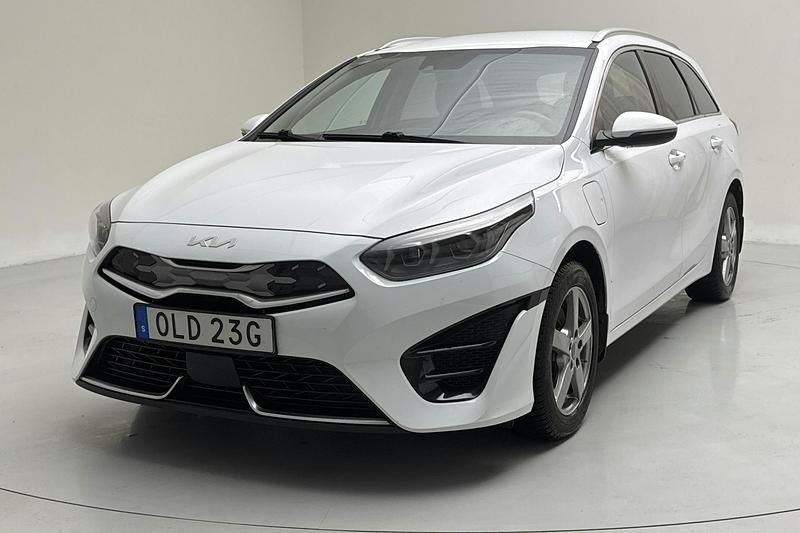 Vit Begagnad 2023 Kia Ceed Sportswagon Kombi | 199 000 kr (Superpris) - Bild 1/4