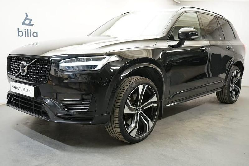 Svart Begagnad 2022 Volvo XC90 Pro SUV | 599 900 kr (Marknadspris) - Bild 1/3