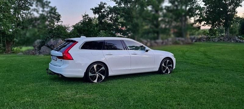 Begagnad 2019 Volvo V90 Kombi | 229 000 kr (Marknadspris) - Bild 1/4