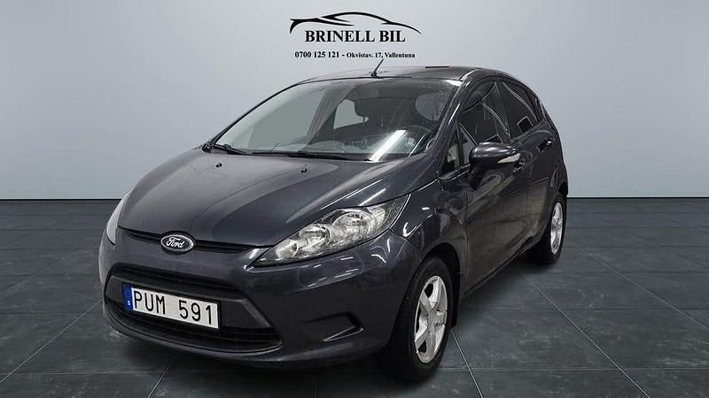 Grå Begagnad 2010 Ford Fiesta Halvkombi | 42 000 kr (Lite dyr) - Bild 1/4