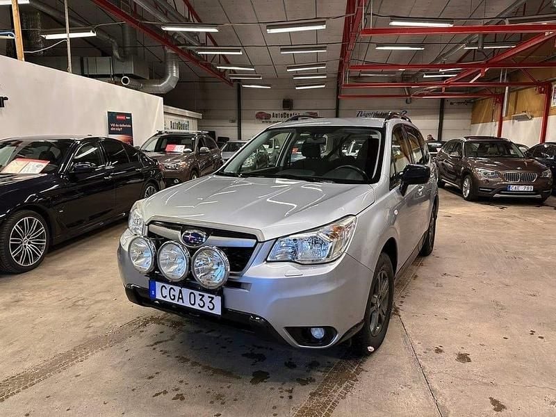 Silver Begagnad 2013 Subaru Forester SUV | 129 900 kr (Marknadspris) - Bild 1/4