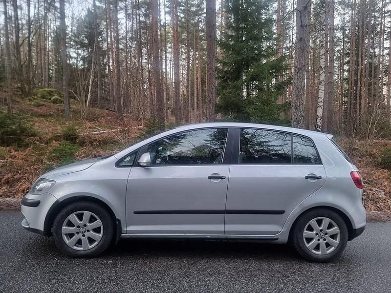 Begagnad VW Golf Plus Cross S 150 HK (110 kW) 2006 Silver Minibuss