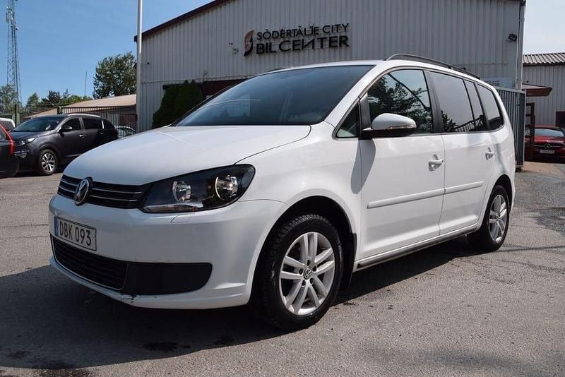 Begagnad VW Touran 150 HK (110 kW) 2014 Vit Minibuss