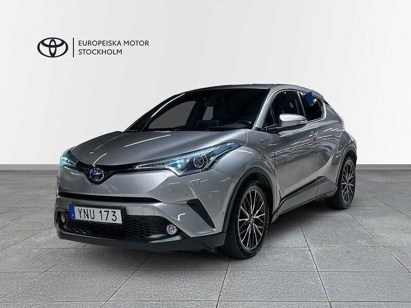 Mörkgrå Begagnad 2017 Toyota C-HR Executive SUV | 199 900 kr (Marknadspris) - Bild 1/4