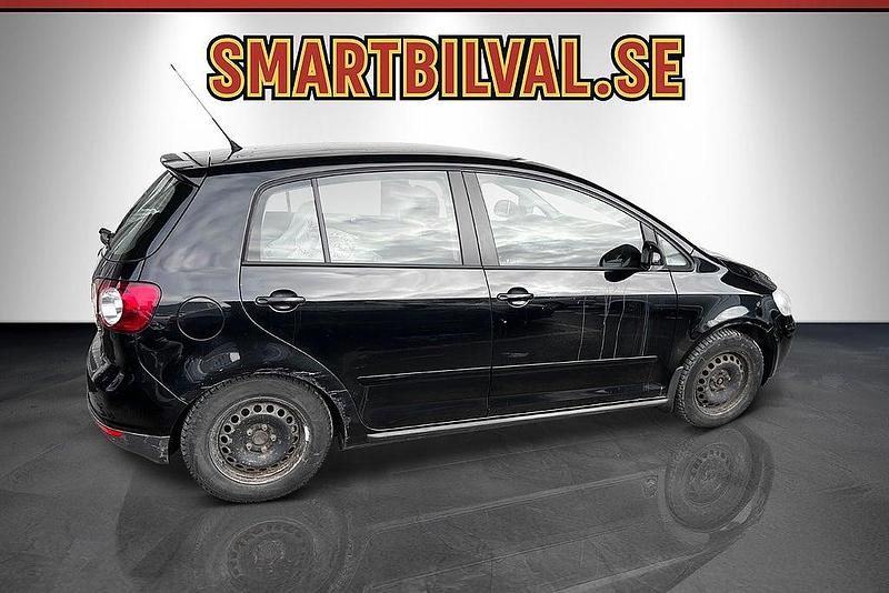 Begagnad VW Golf V Trendline 102 HK (75 kW) 2007 Svart Halvkombi