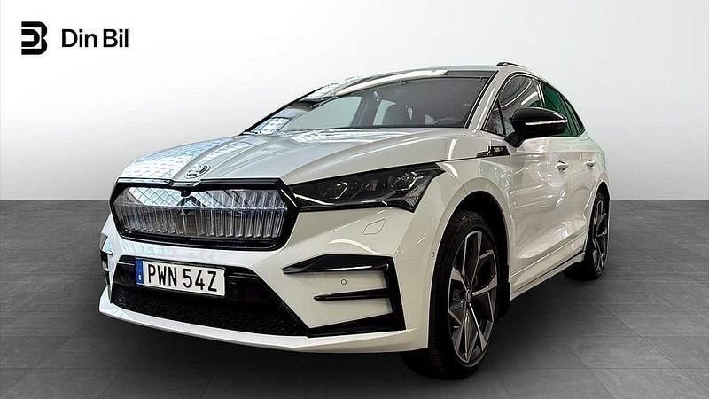 Vit Begagnad 2024 Skoda Enyaq iV RS SUV | 529 500 kr (Marknadspris) - Bild 1/4