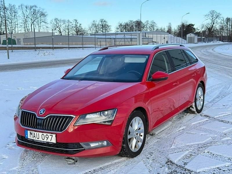 Begagnad Skoda Superb Style 150 HK (110 kW) 2016 Röd Kombi