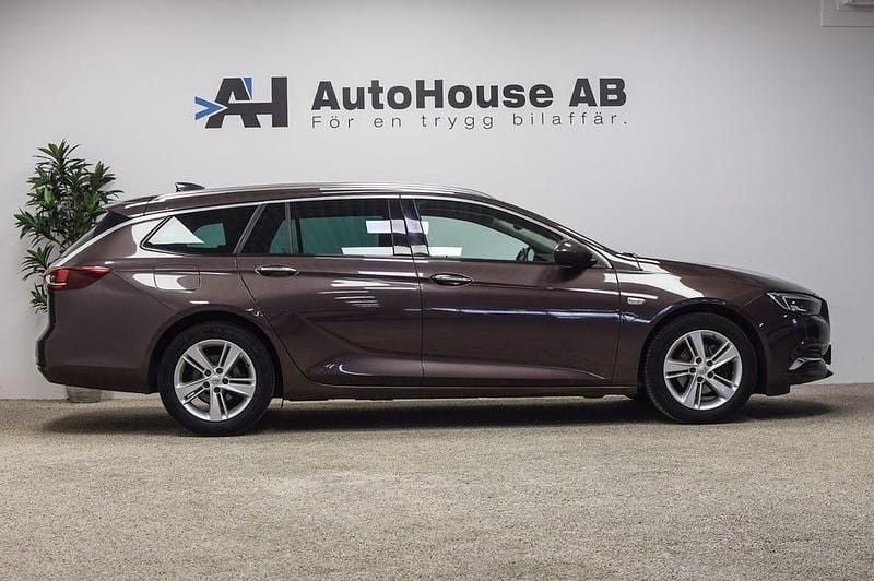 Begagnad Opel Insignia 140 HK (102 kW) 2017 Mörkbrun Kombi