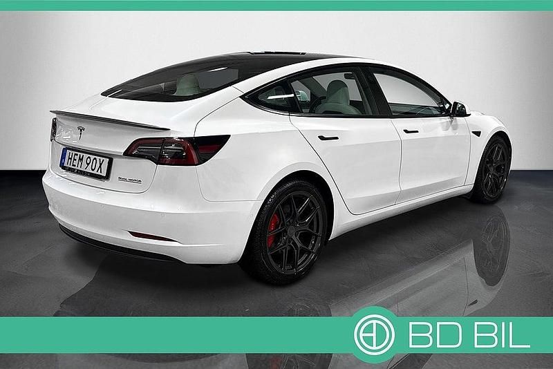 Begagnad Tesla Model 3 Performance 461 kW (627 HK) 2022 Vit Sedan