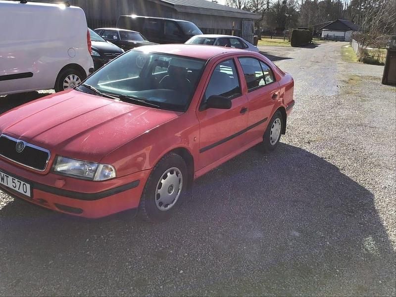 Begagnad Skoda Octavia 75 HK (55 kW) 1998 Röd Halvkombi