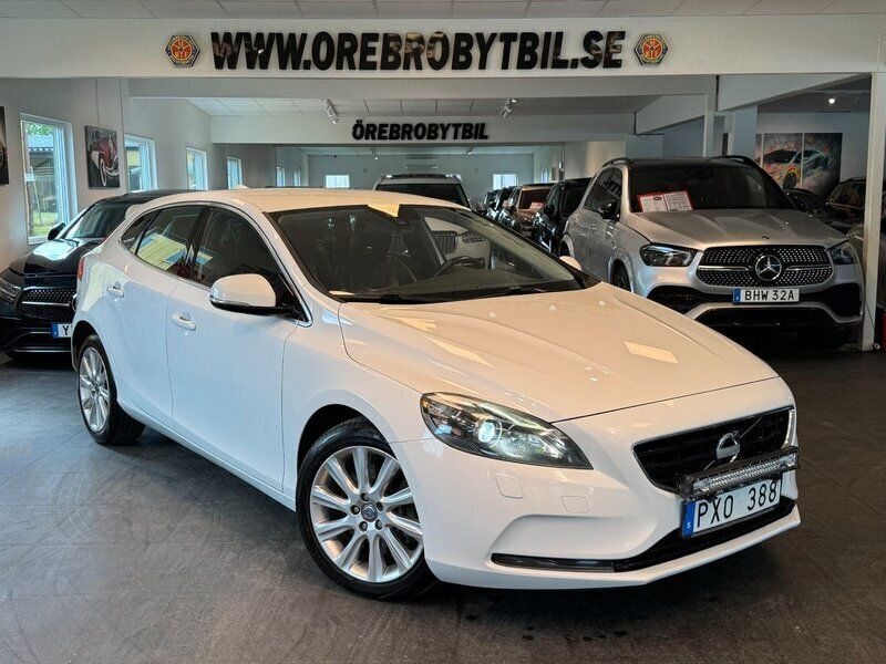 Vit Begagnad 2013 Volvo V40 Summum Kombi | 119 900 kr (Bra pris) - Bild 1/4