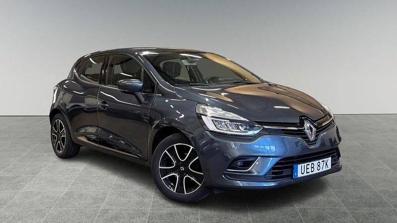 Grå Begagnad 2019 Renault Clio IV Intens Halvkombi | 89 900 kr (Marknadspris) - Bild 1/4