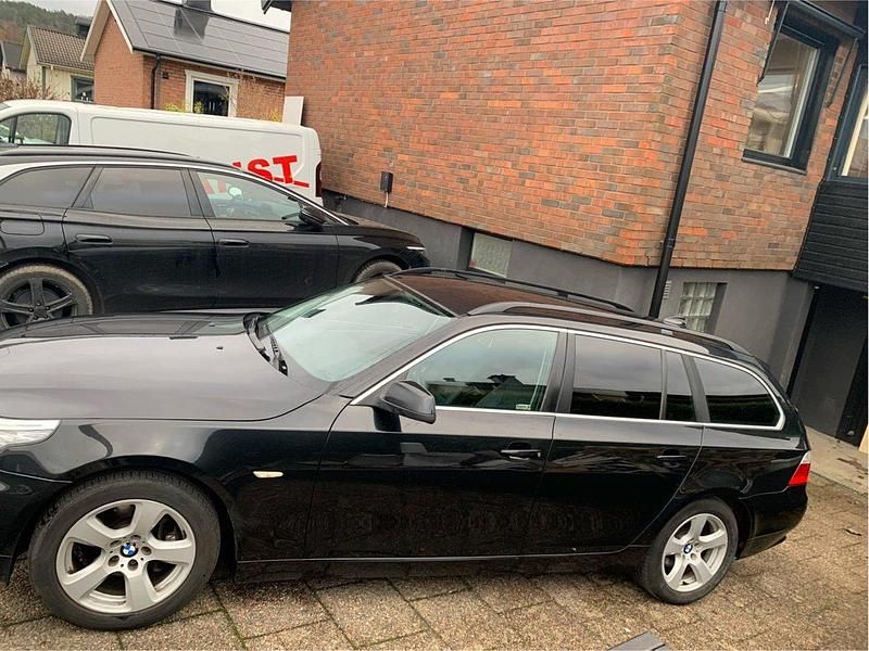 Svart Begagnad 2010 BMW 525 Kombi | 59 000 kr - Bild 1/4