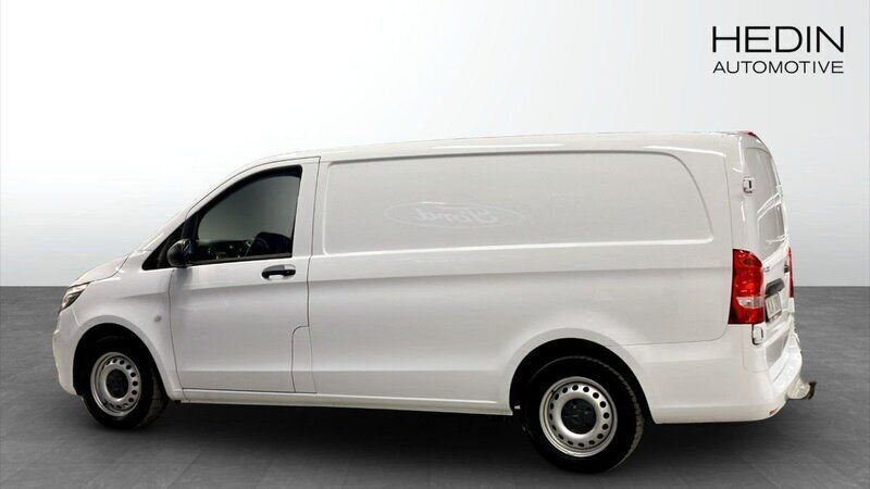 Vit (white) Begagnad 2021 Mercedes Vito Minibuss | 349 900 kr (Marknadspris) - Bild 1/4