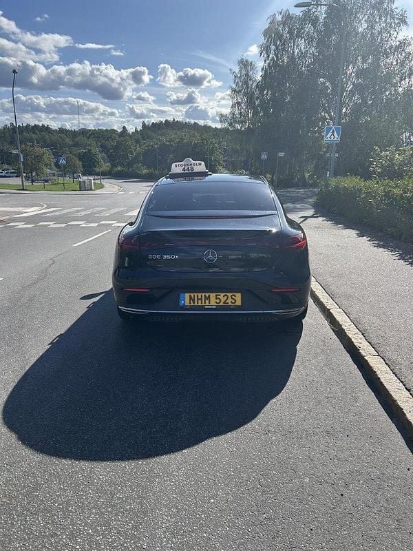 Svart Begagnad 2022 Mercedes EQE350 Avantgarde Sedan | 250 000 kr - Bild 1/4