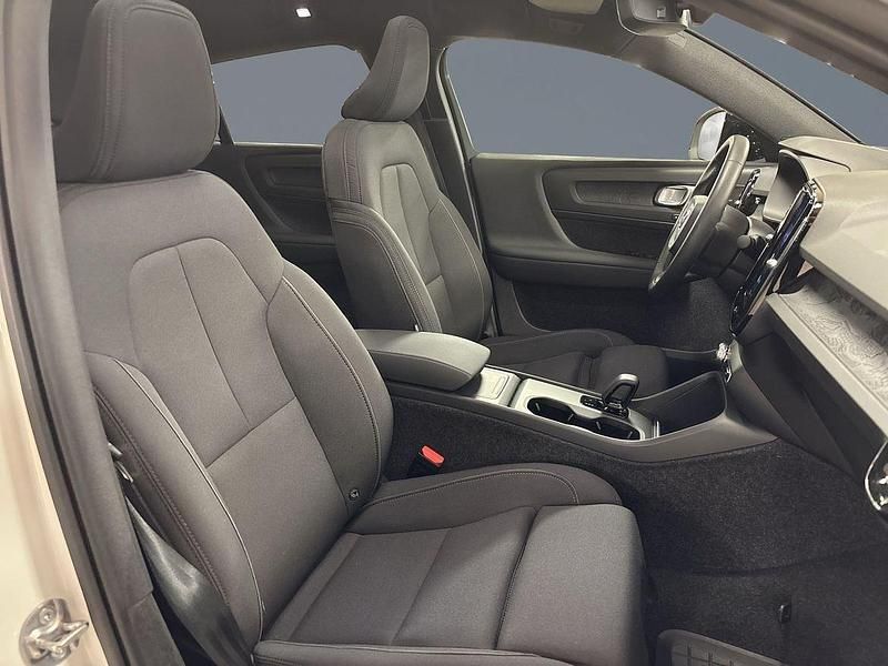 Vit Begagnad 2025 Volvo EC40 Plus SUV | 459 000 kr (Dyr) - Bild 1/1