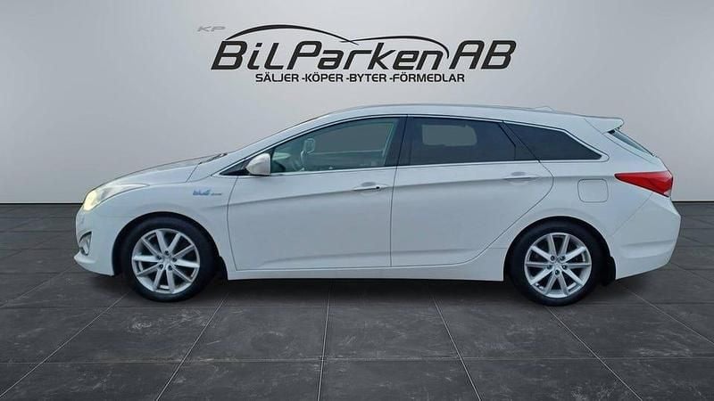 Vit Begagnad 2013 Hyundai i40 Kombi | 84 900 kr (Marknadspris) - Bild 1/4