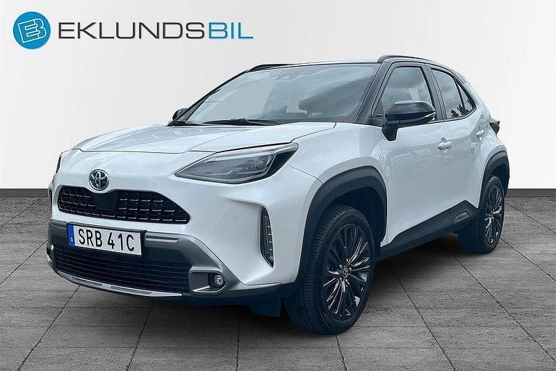 Vit Begagnad 2023 Toyota Yaris Cross SUV | 339 900 kr (Marknadspris) - Bild 1/4