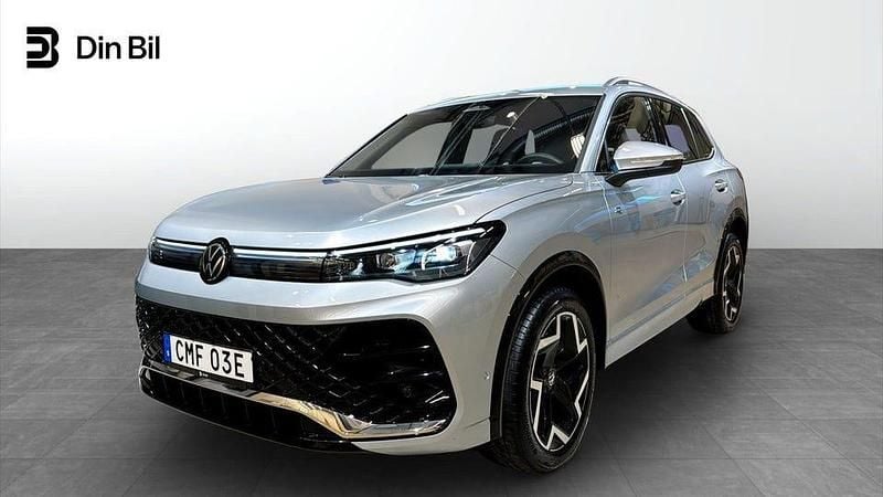 Oyster silver metallic Begagnad 2025 VW Tiguan R-line SUV | 489 900 kr (Marknadspris) - Bild 1/4