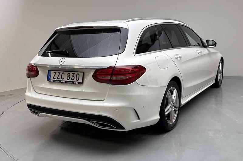 Begagnad Mercedes C220 AMG line 170 HK (125 kW) 2018 Vit Kombi
